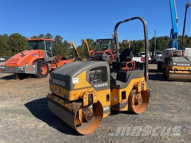 Volvo DD35B 双轮压路机