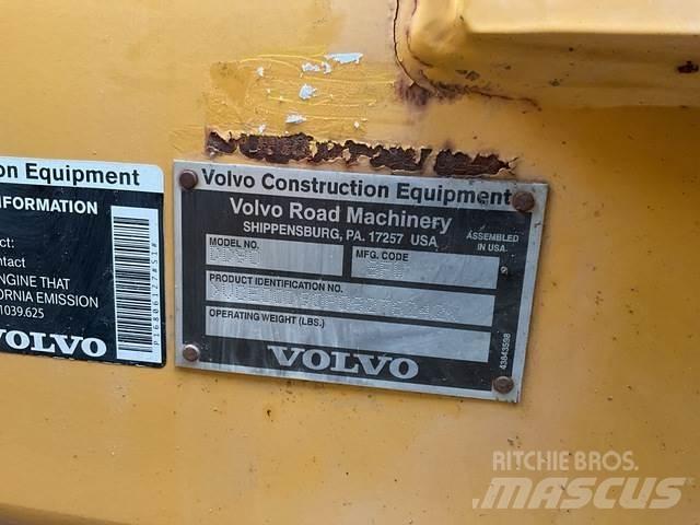 Volvo DD90 双轮压路机