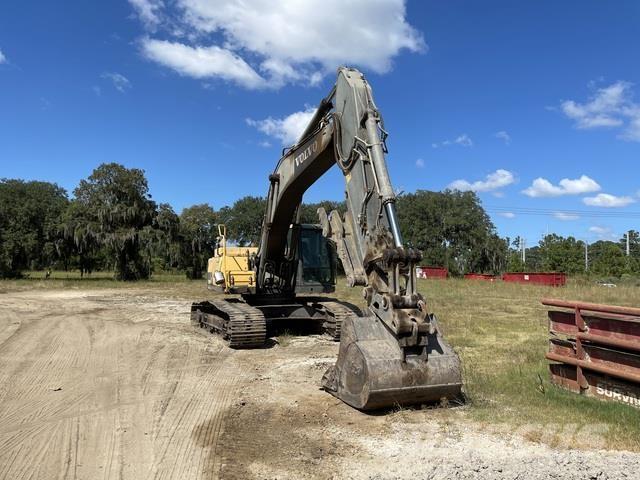 Volvo EC300DL 履带挖掘机