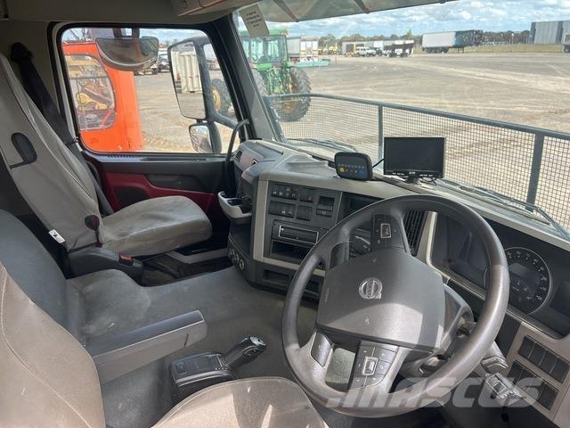 Volvo FM11 组合/真空油槽车