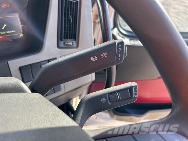 Volvo FM13 牵引车