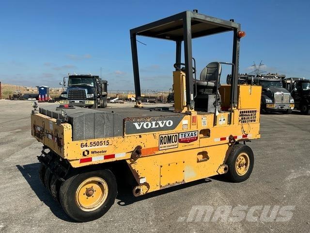 Volvo PT125 胶轮压路机