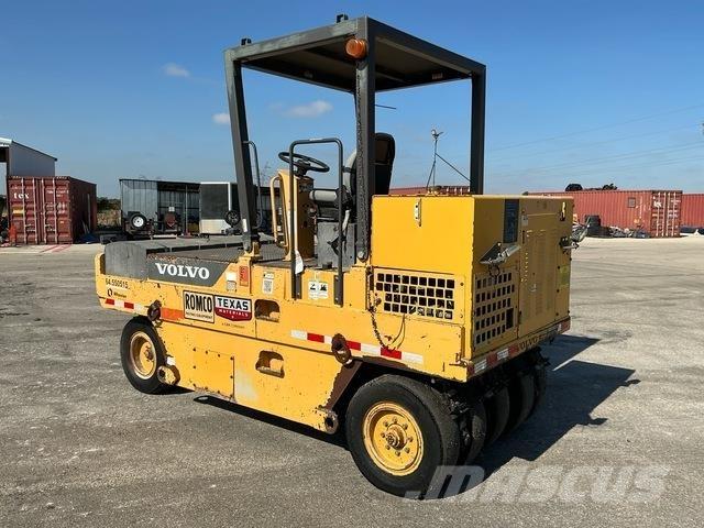 Volvo PT125 胶轮压路机