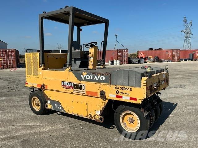 Volvo PT125 胶轮压路机