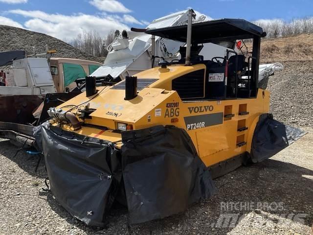 Volvo PT240R 胶轮压路机