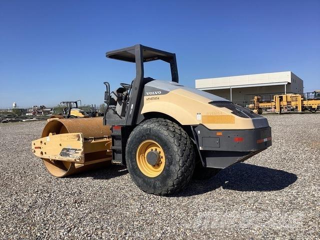 Volvo SD115 单轮压路机