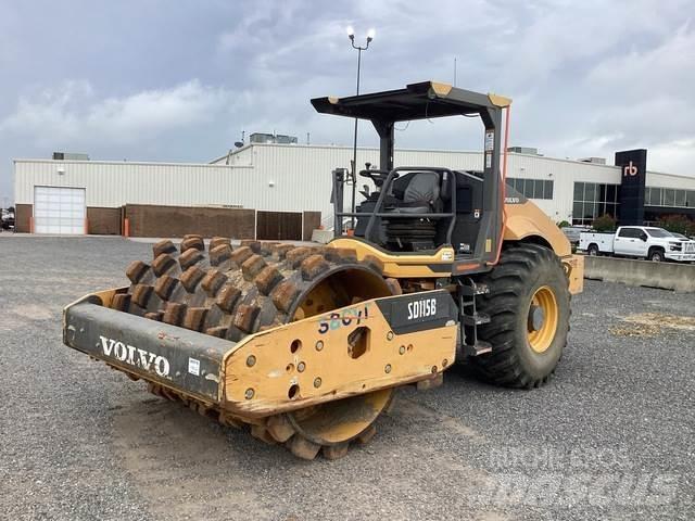 Volvo SD115B 单轮压路机