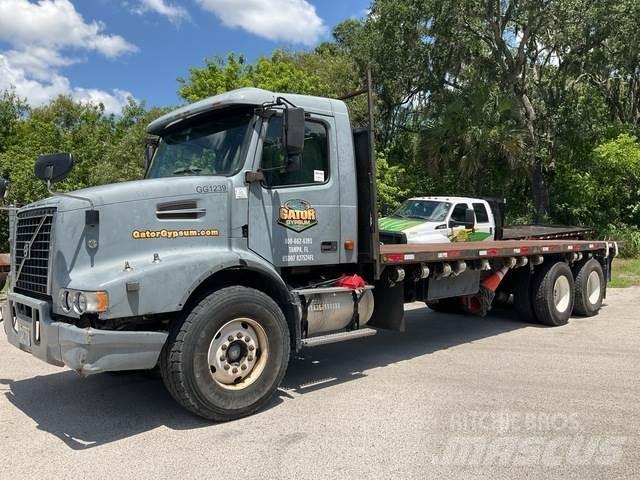 Volvo VHD 平板栏板货车