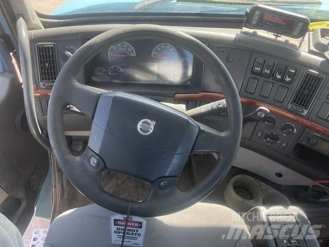 Volvo VHD104F 其他货车