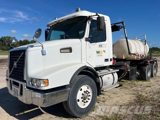 Volvo VHD64 翻斗车