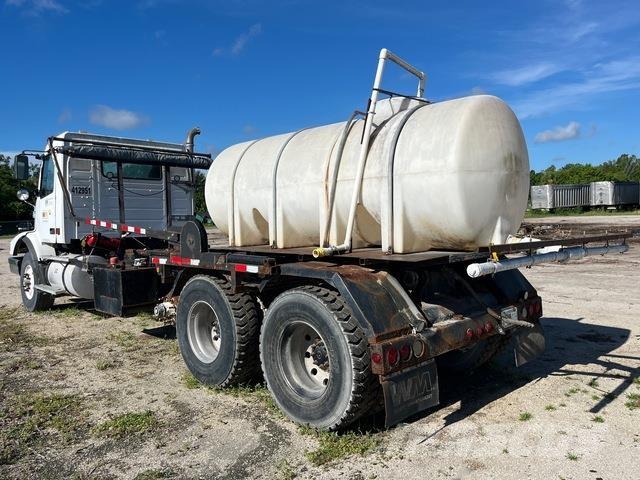 Volvo VHD64 翻斗车