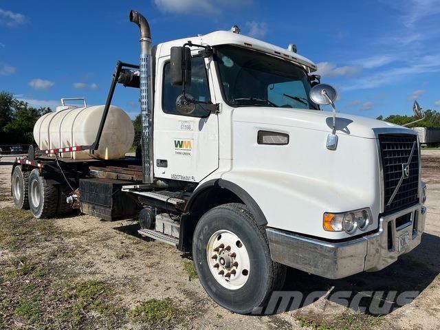 Volvo VHD64 翻斗车