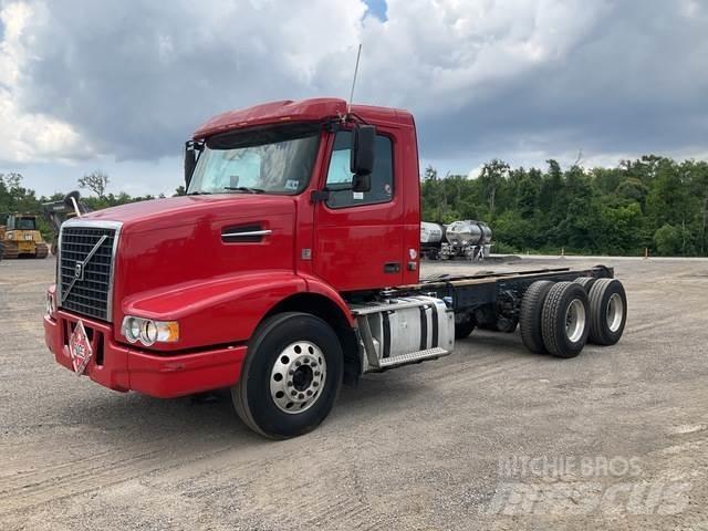 Volvo VHD64B 驾驶室与内部