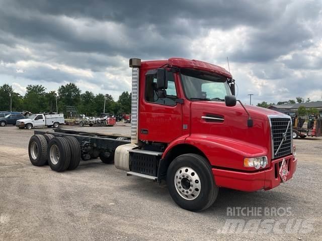 Volvo VHD64B 驾驶室与内部
