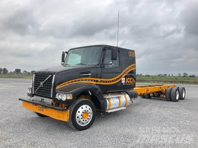 Volvo VHD64F 驾驶室与内部