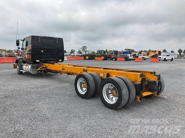 Volvo VHD64F 驾驶室与内部