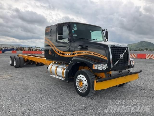 Volvo VHD64F 驾驶室与内部