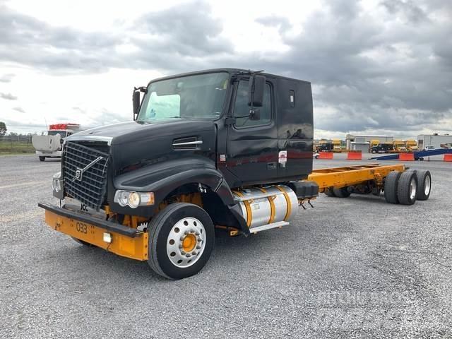 Volvo VHD64F 驾驶室与内部