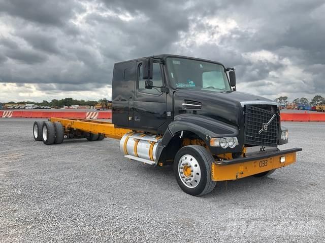 Volvo VHD64F 驾驶室与内部