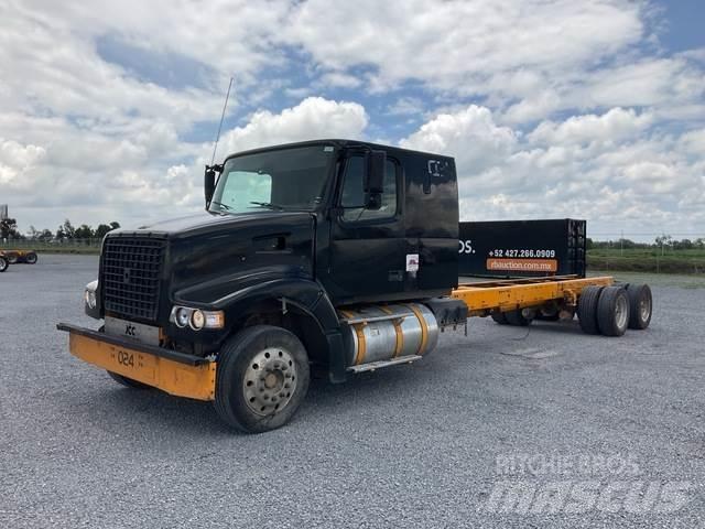 Volvo VHD64F 驾驶室与内部