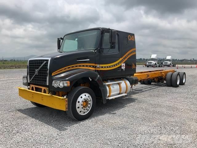 Volvo VHD64F 驾驶室与内部