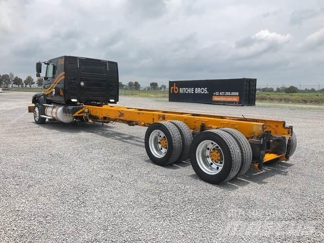 Volvo VHD64F 驾驶室与内部