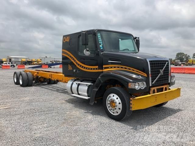 Volvo VHD64F 驾驶室与内部