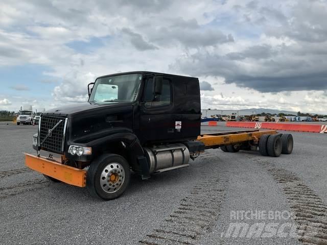 Volvo VHD64F 驾驶室与内部