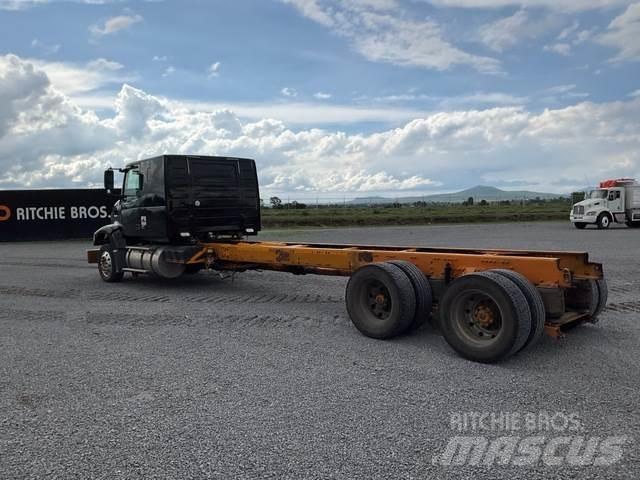 Volvo VHD64F 驾驶室与内部