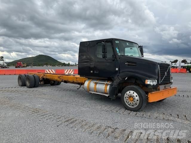 Volvo VHD64F 驾驶室与内部