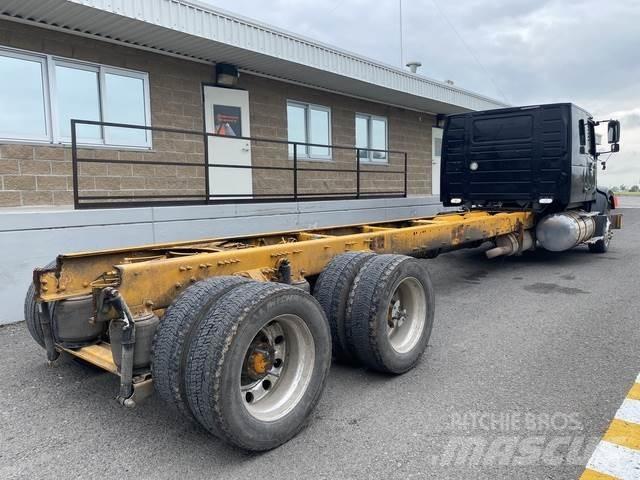 Volvo VHD64F 驾驶室与内部