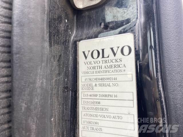 Volvo VHD64F 驾驶室与内部
