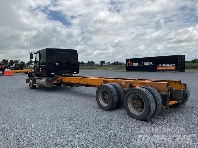 Volvo VHD64F 驾驶室与内部