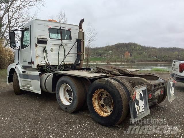 Volvo VNL 牵引车