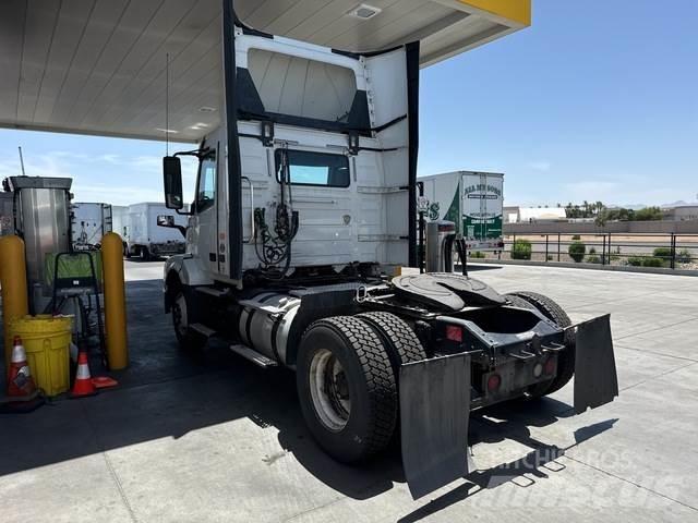 Volvo VNL 牵引车