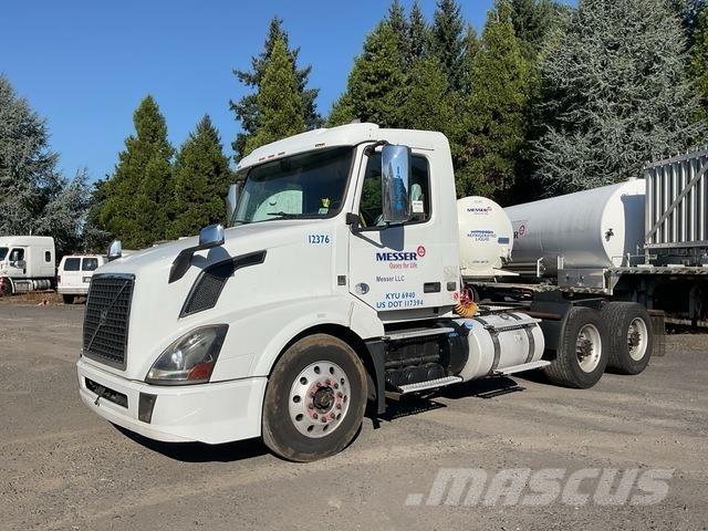 Volvo VNL 牵引车