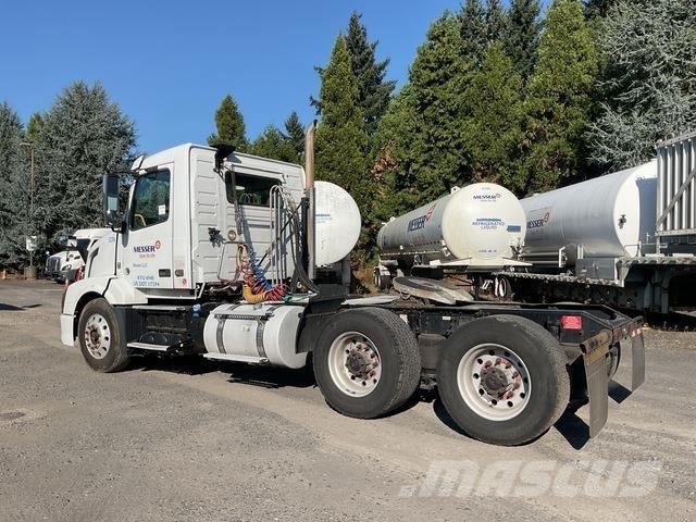 Volvo VNL 牵引车
