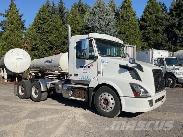 Volvo VNL 牵引车