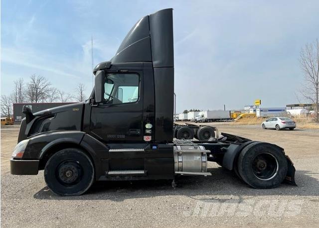 Volvo VNL 牵引车