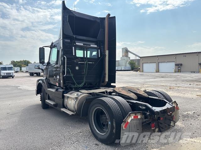 Volvo VNL 牵引车