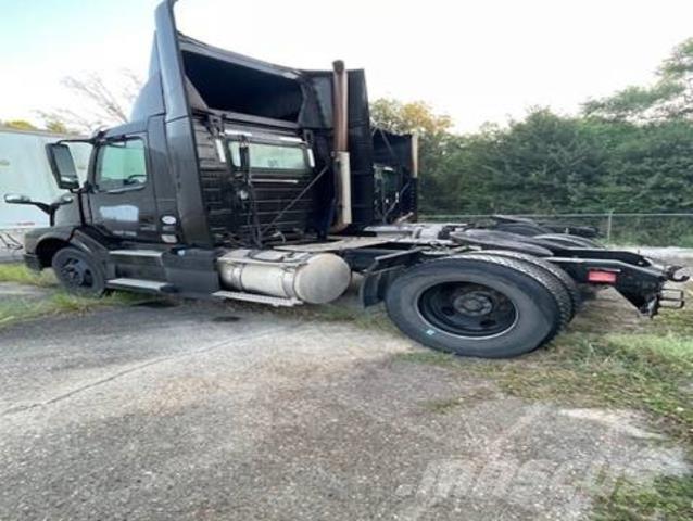 Volvo VNL 牵引车