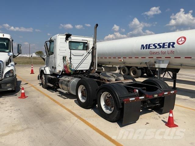 Volvo VNL 牵引车