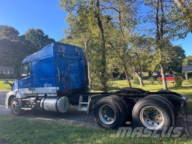 Volvo VNL 牵引车
