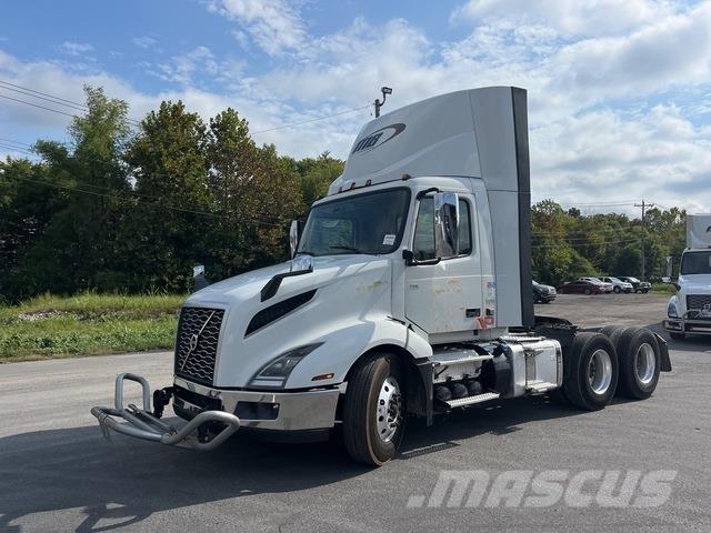 Volvo VNL 300 牵引车
