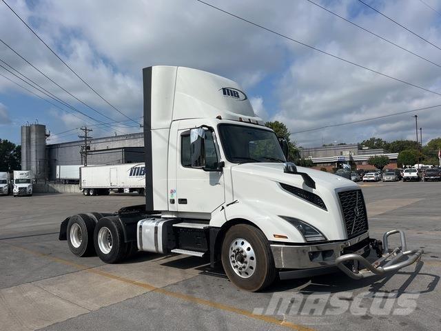 Volvo VNL 300 牵引车