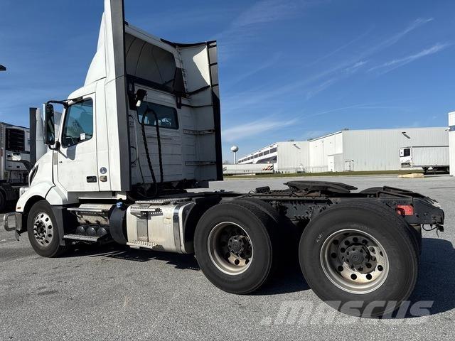 Volvo VNL 300 牵引车