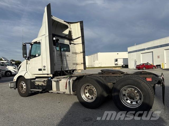 Volvo VNL 300 牵引车