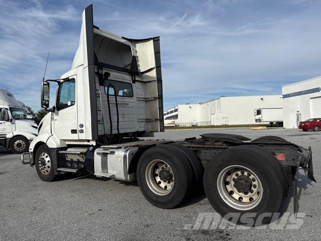 Volvo VNL 300 牵引车