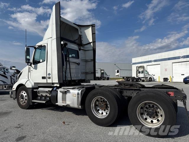 Volvo VNL 300 牵引车