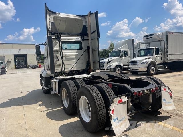 Volvo VNL300 牵引车